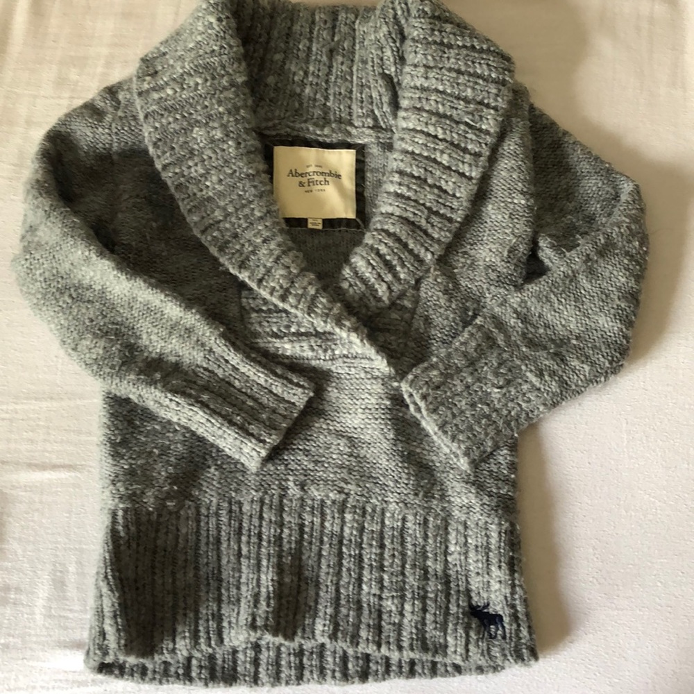 Abercrombie & Fitch sweater